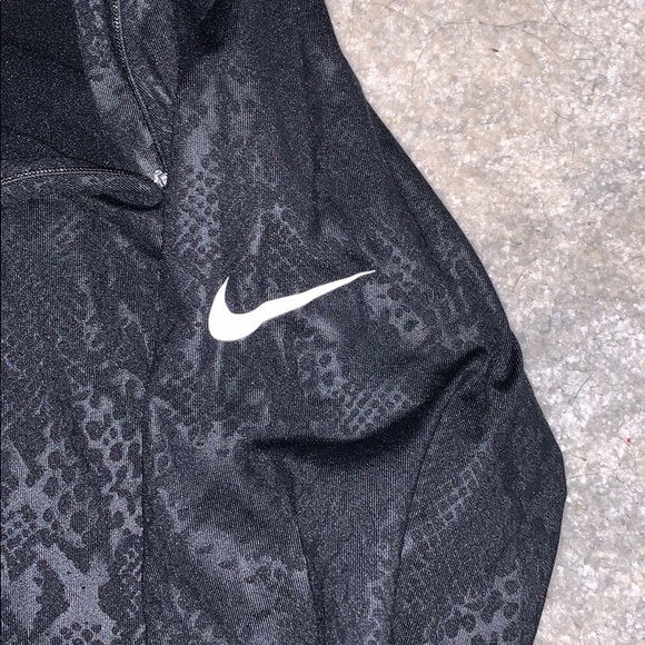 NWOT Nike Pro Dr-fit Running sweatshirt - Picture 3 of 3